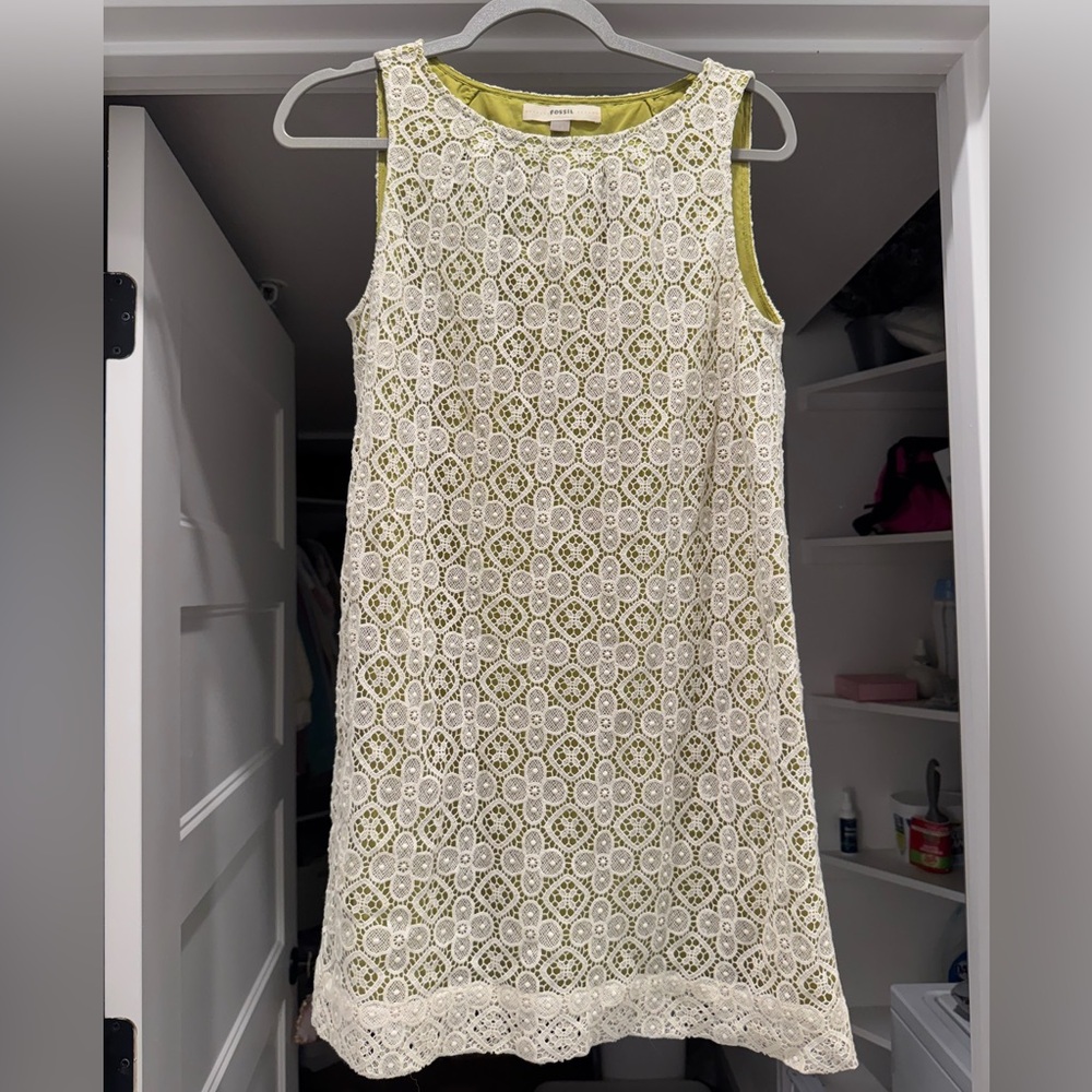 Fossil White and Cream Sheath Dress Sleeveless Crew Neck Mini